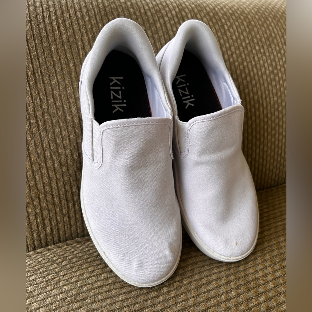 Kizik Women’s 9 Men’s 7.5 Slip-On Athletic Shoes in White